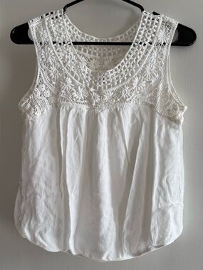 Max Studio White Crochet Yoke Sleeveless Camisole Size M